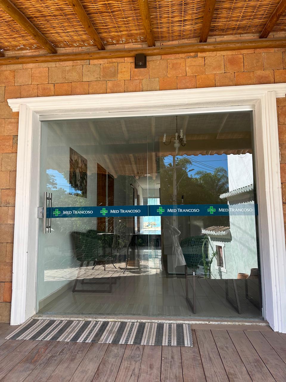 Entrada da Clínica Med Trancoso, em Trancoso - BA